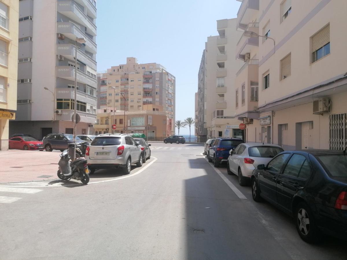 Piso Agradable Cerca De La Playa Apartment Almeria Bagian luar foto